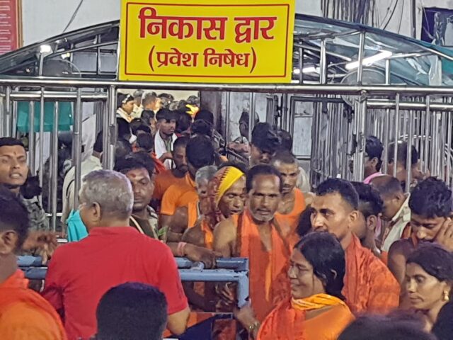 First Somwari in Baba dham,Deoghar Baba Dham NewsFlood of faith in Babadham on the first Monday of Savan:Deoghar administration estimates that more than one lakh devotees will perform Jalabhishek of Lord Bholenath in a day,
