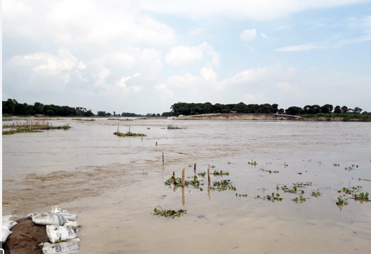 नेपाल ने भारी मात्रा में छोड़ा पानी बिहार के कई जिलों में बाढ़ की स्थिति