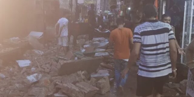 मथुरा में इमारत का छज्जा गिरने से 5 लोगों की मौत