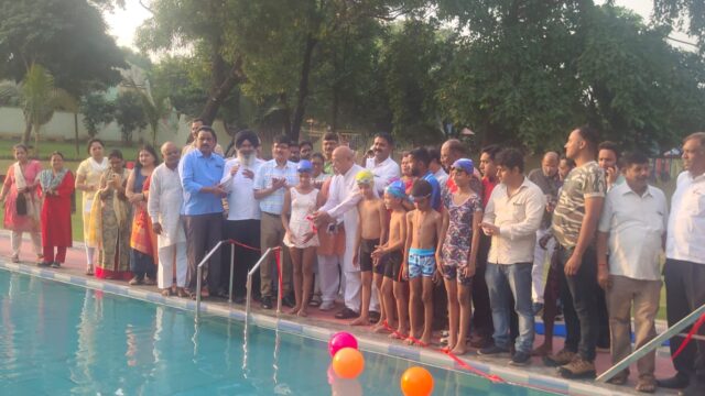 विधायक सरयू राय ने सिदगोड़ा टाऊन हॉल परिसर में स्विमिंग पूल का किया उद्घाटन
