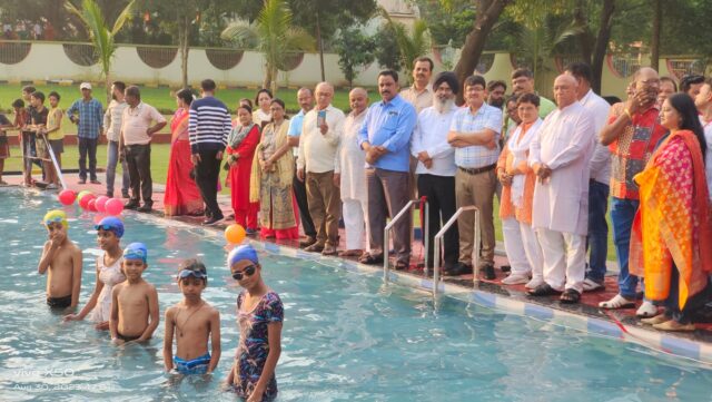 विधायक सरयू राय ने सिदगोड़ा टाऊन हॉल परिसर में स्विमिंग पूल का किया उद्घाटन