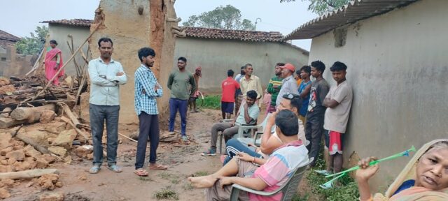 मकान गिरने से एक ही परिवार के पांच सदस्य घायल