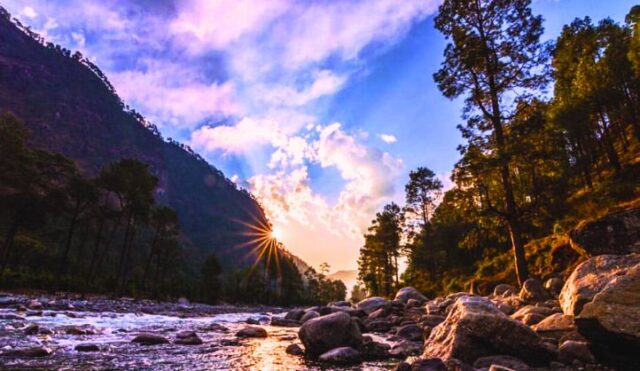 टोंस: भुब्रुवाहन के आंसुओं से बनी एक नदी