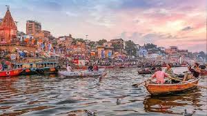 Maha Kumbh Mela 2025: महाकुंभ के दौरान विभिन्न घाटों से संगम के लिए नाव का किराया तय कर दिया गया है। 