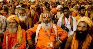 अखाड़ों ने हिंदू परंपरा, मंदिरों और पवित्र स्थलों की रक्षा के लिए महत्वपूर्ण भूमिका निभाई है। 