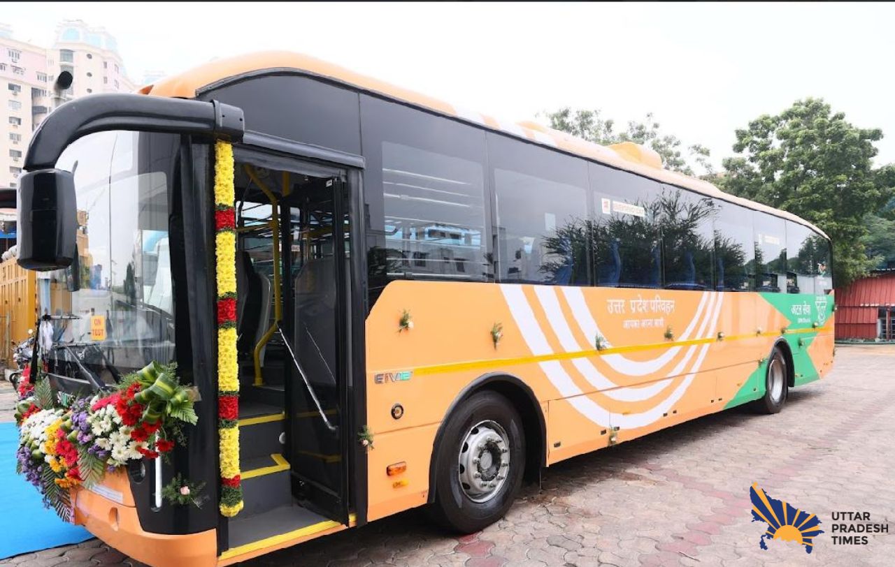 Maha Kumbh Mela 2025:  मेला क्षेत्र में तीर्थ यात्रियों के लिए 40 इलेक्ट्रिक बसें  चलेंगी। 