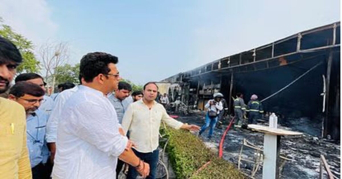 सांसद रवि किशन घटना स्थल पर पहुंचे और जांच के निर्देश दिए।