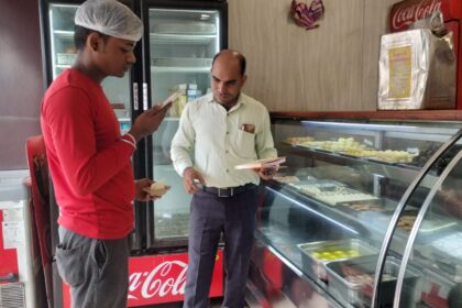 Jamshedpur Sweet Shop, Jamshedpur News, Big negligence in the sweet shops of the city, Ant was running with dirt in Bhalubasa Mishti Bhog