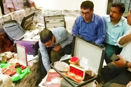 Bihar Corruption, Curb on corruption, Vigilance department raids, executive engineer in Bihar, jewelery worth lakhs including 80 lakh cash recovered