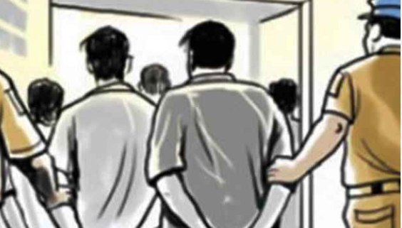 ओडिशा : पुलिस पर मादक पदार्थ तस्करी का आरोप, फिर आम लोगों ने दी ऐसी सजा, थाना ही फूंक डाला, घटना फिरिंगिया थाने में हुई, थाना फूंकने के बाद जाम कर दी सड़क, कुछ पुलिसकर्मी हुए घायल, आरोपों की होगी जांच