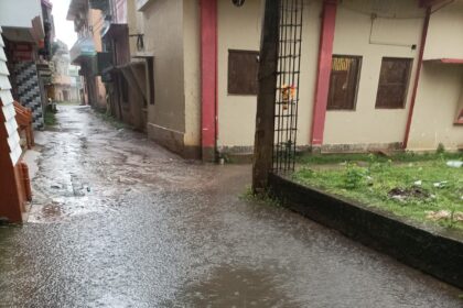 गोड्डा में लगातार बारिश से जनजीवन अस्त-व्यस्त, सड़कों व पुल पर बह रहा है पानी, विविध, गोड्डा »