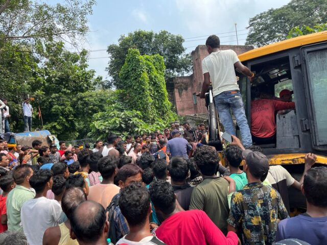 गोविंदपुर जीटी रोड पर ट्रक व टैंकर में टक्कर, दो लोगों की मौत