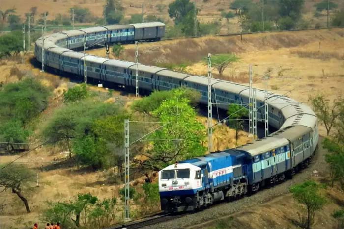 रेलवे:: टाटानगर स्टेशन को मिली बड़ी सौगात, 4 ट्रेन चलाने की हुई घोषणा, ज़ुर्म, New 4 train from jamshedpur station, New train from jamshedpur, train news »