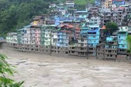 सिक्किम में जल प्रलय से हाहाकार, अब तक 51 की मौत,इसमें 11 सेना के जवान, 145 अभी भी लापता, शिक्षा, सिक्कम »