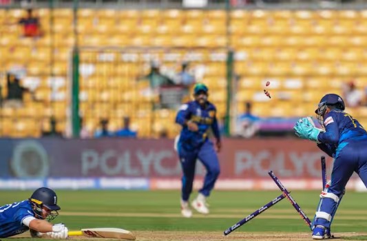 इंग्लैंड काे श्रीलंका ने 8 विकेट से हराया