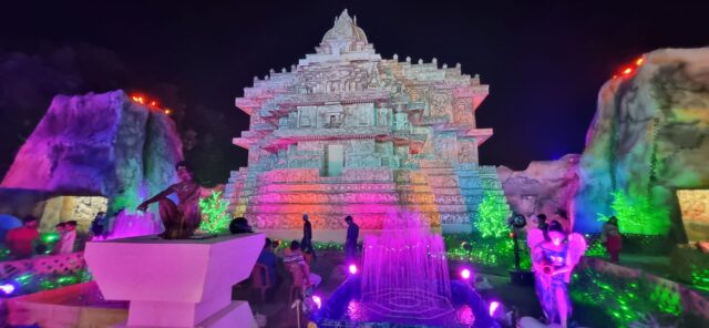 शहर के सबसे बड़े दुर्गा पूजा पंडाल का हुआ उद्घाटन