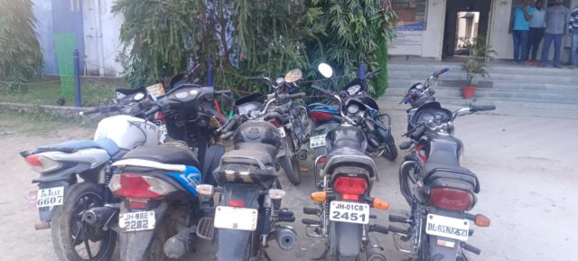 लोहरदगा में चोरी की नौ मोटरसाइकिल के साथ दो गिरफ्तार