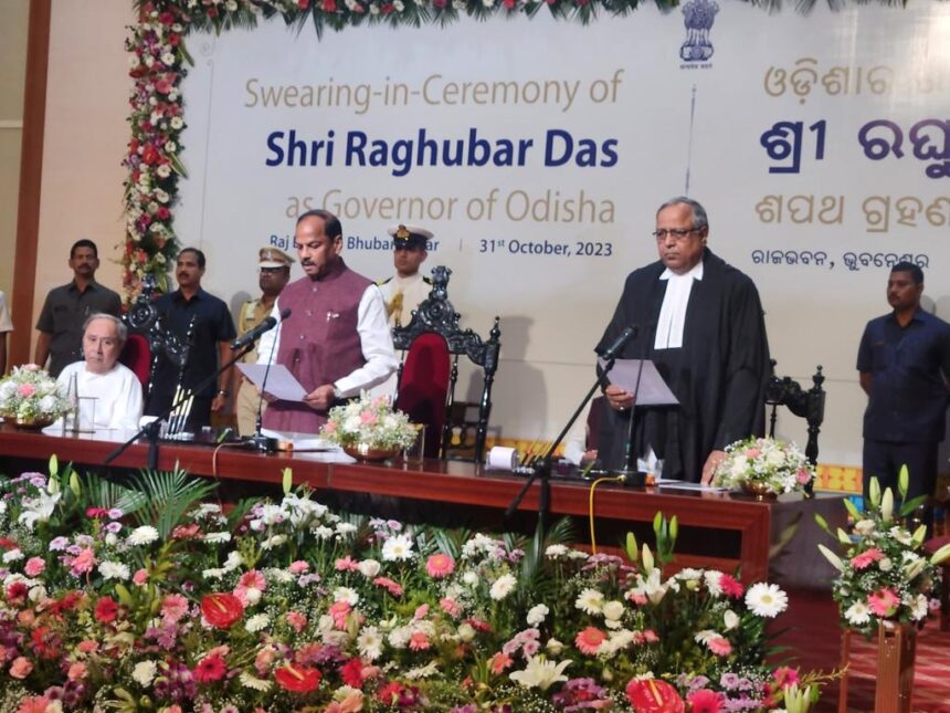ओडिशा के 26वें राज्यपाल के रूप में रघुवर दास ने पद और गोपनीयता की ली शपथ, शिक्षा, »