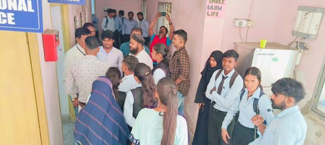 अधिकतर छात्र हुए प्रमाेट जमकर हुआ हंगामा
