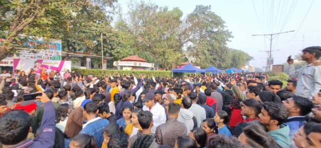 सड़क पर सुबह उतरे शहरवासी जमकर हुई मस्ती