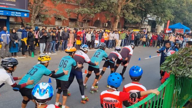 सड़क पर सुबह उतरे शहरवासी जमकर हुई मस्ती