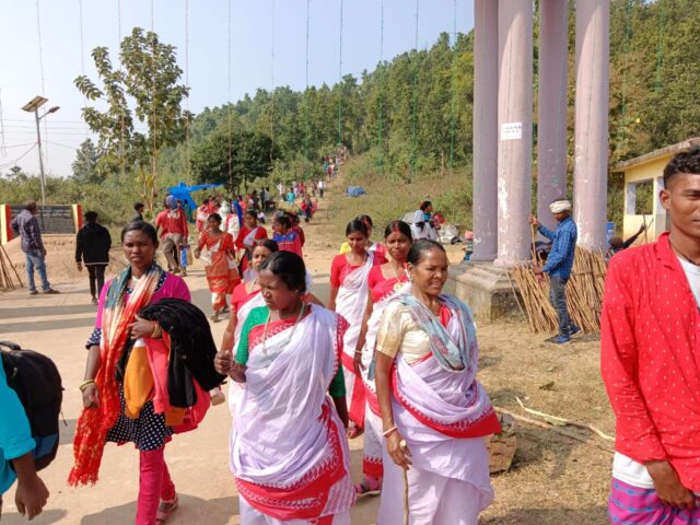 लुगू बाबा के पूजन-दर्शन को जुटे दो लाख संथाली श्रद्धालु