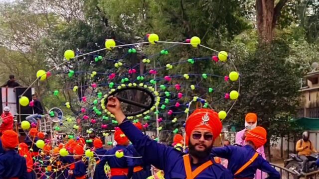 गुरूनानक देवी जी के प्रकाशाेत्सव पर निकली भव्य शाेभायात्रा