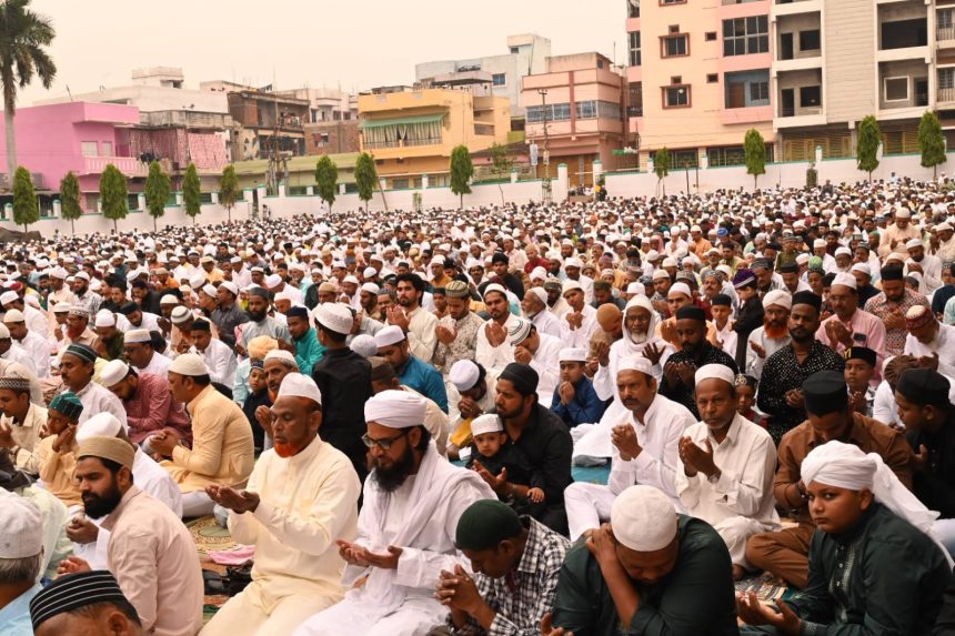 ईद के जश्न में डूबी लौहनगरी, मस्जिदों व ईदगाह मैदान में अता की गई नमाज, एक-दूसरे से गले मिल दी बधाई, विविध, Eid 2024 »