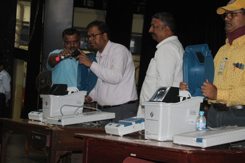 लोकसभा चुनाव : सेक्टर पदाधिकारियों को दिया गया ईवीएम की कमीशनिंग का प्रशिक्षण, ज़ुर्म, Loksabha election »