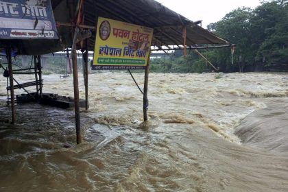 रजरप्पा में भैरवी व दामोदर नदियां उफनाईं, छिलका पुल के ऊपर बह रहा पानी, विविध, Bhairavi and Damodar rivers swelled in Rajrappa »