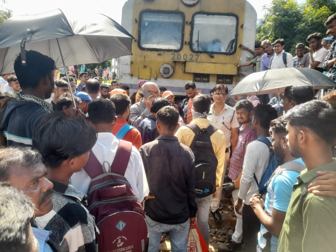 Jhargram Purulia MEMU Train