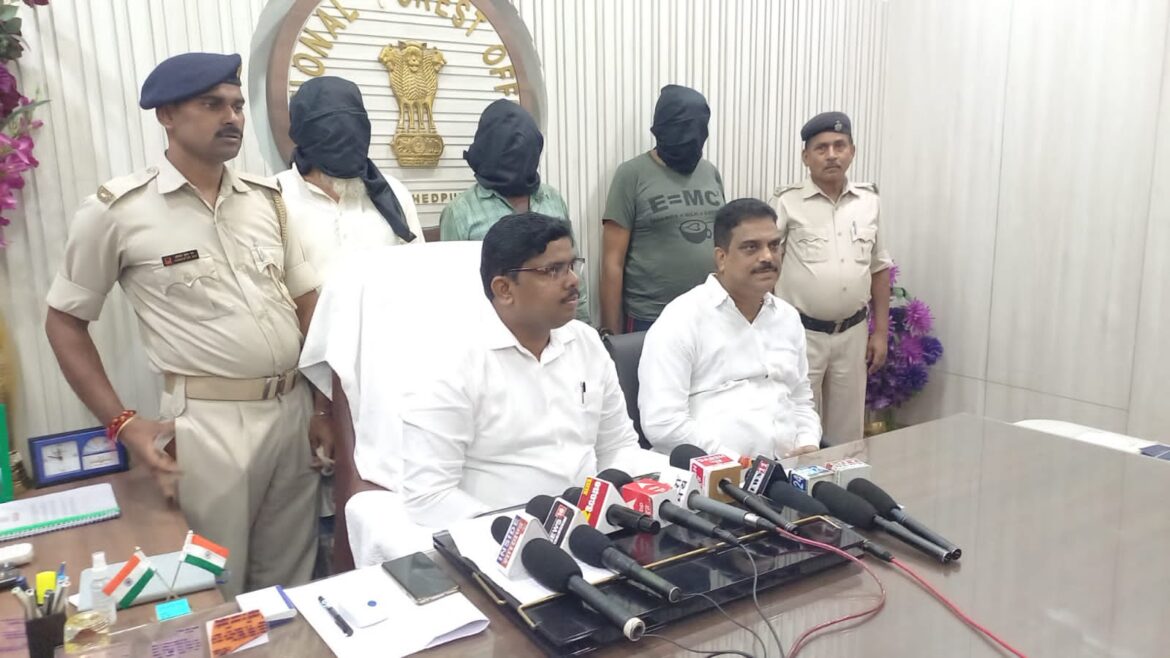 Smugglers Selling Leopard Skin Arrested