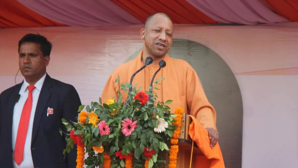 जनता को संबोधित करते मुख्यमंत्री योगी आदित्यनाथ ने कहा कि विधायक खेलकूद प्रतियोगिता का आयोजन किया जाएगा।