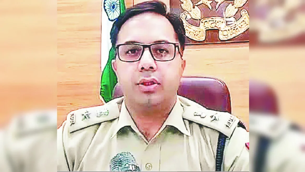अमरौटा हत्याकांड में लापरवाही बरतने के आरोप में एसएसपी डॉ. गौरव ग्रोवर ने तीन पुलिसकर्मियों को निलंबित कर दिया है।