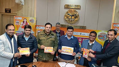 प्रेस कांफ्रेंस के बाद कमिश्नर अनिल ढ़ींगरा, डीएम, एसएसपी, वीसी जीडीए, नगर आयुक्त, सीडीओ - फोटो : स्त्रोत- सूचना