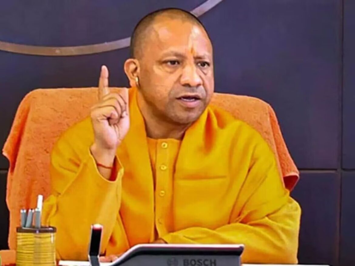 UP के सरकारी कर्मचारियों को पड़ सकता है रंग में भंग, मार्च में सैलरी को लेकर सख्त मूड में Yogi सरकार