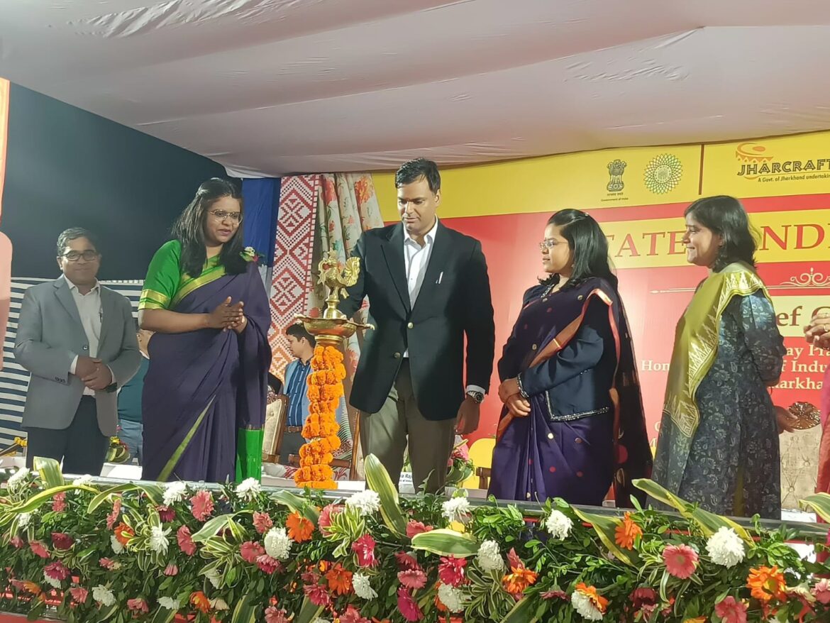 HANDLOOM EXPO: हैंडलूम एक्सपो का उद्घाटन कर बोले उद्योग सचिव, इस सेक्टर में काम करने वालों के सहयोग के लिए सरकार तैयार