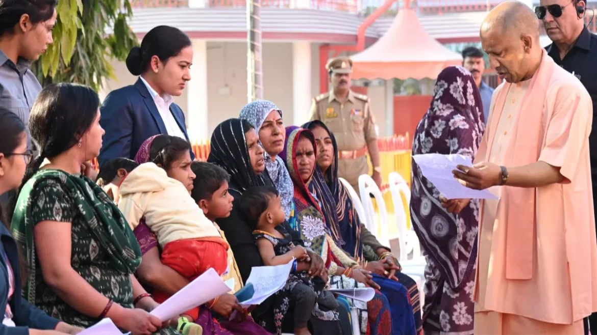 Gorakhpur News: जनता दर्शन में CM योगी का निर्देश- समस्याओं का समाधान करें, पीड़ितों को न्याय दिलाएं