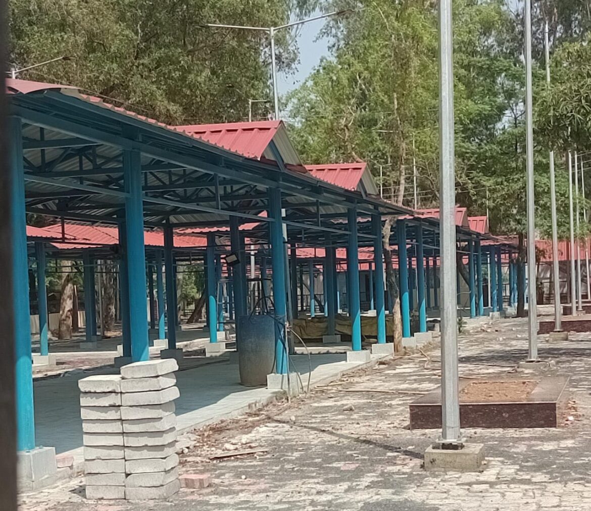 Construction of vendor market near mini transfer station at Morhabadi has been completed Construction of vendor market near mini transfer station at Morhabadi has been completed