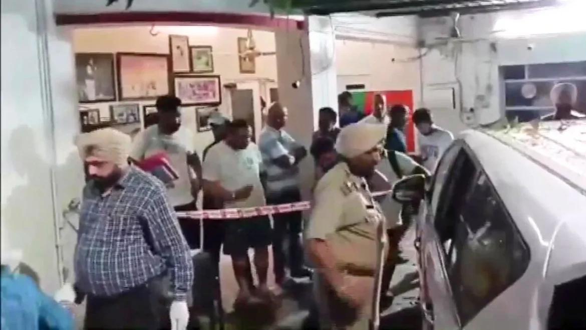 Punjab : भाजपा नेता मनोरंजन कालिया के घर के बाहर धमाका, ई-रिक्शा से आए हमलावर ने किया हैंड-ग्रेनेड से अटैक