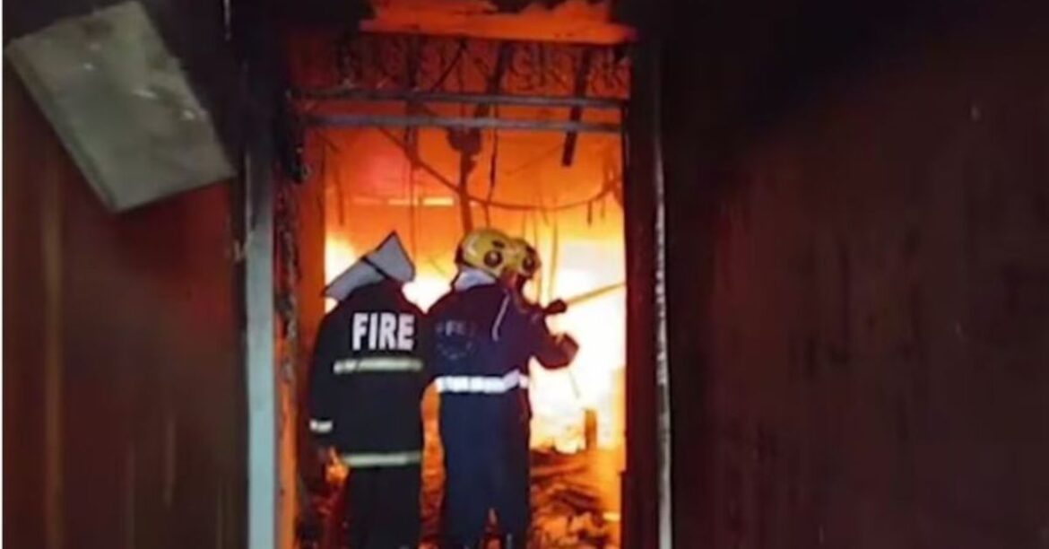 hyderabad-massive-fire-in-a-building-near-charminar-13-people-died-