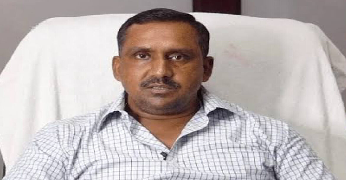 Banna Gupta with a Glock pistol, Jharkhand government notice