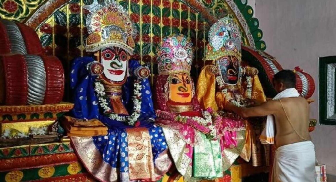 Mahaprabhu Jagannath Saraikela (1) Devotees gather at Saraikela Jagannath Temple for Netrotsav