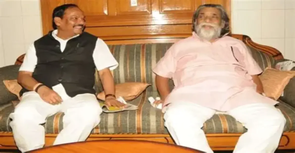 Shibu Soren hospitalized after paralysis attack, confirms Raghubar Das