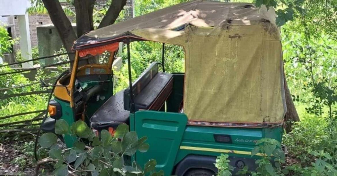 Wrecked auto-rickshaw in Potka accident