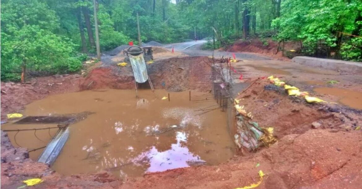 approach- road -collapsed