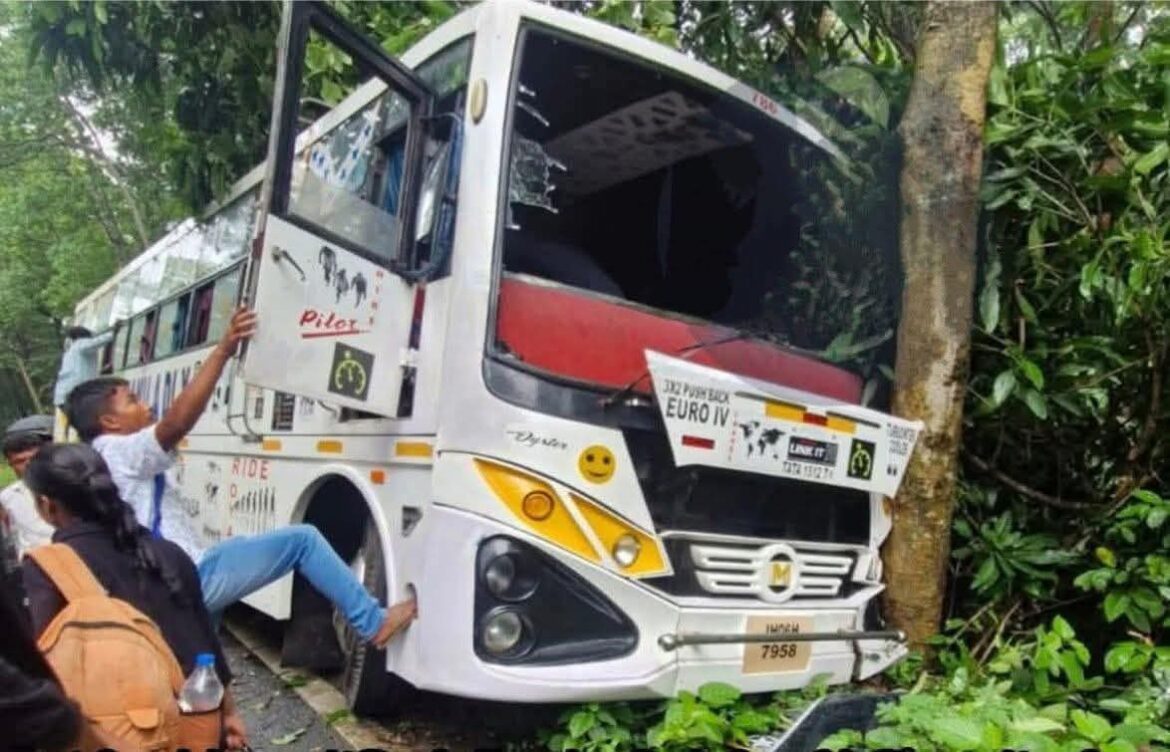 Passenger bus skids off road in Bandgaon Valley, Chaibasa; major accident narrowly avoided