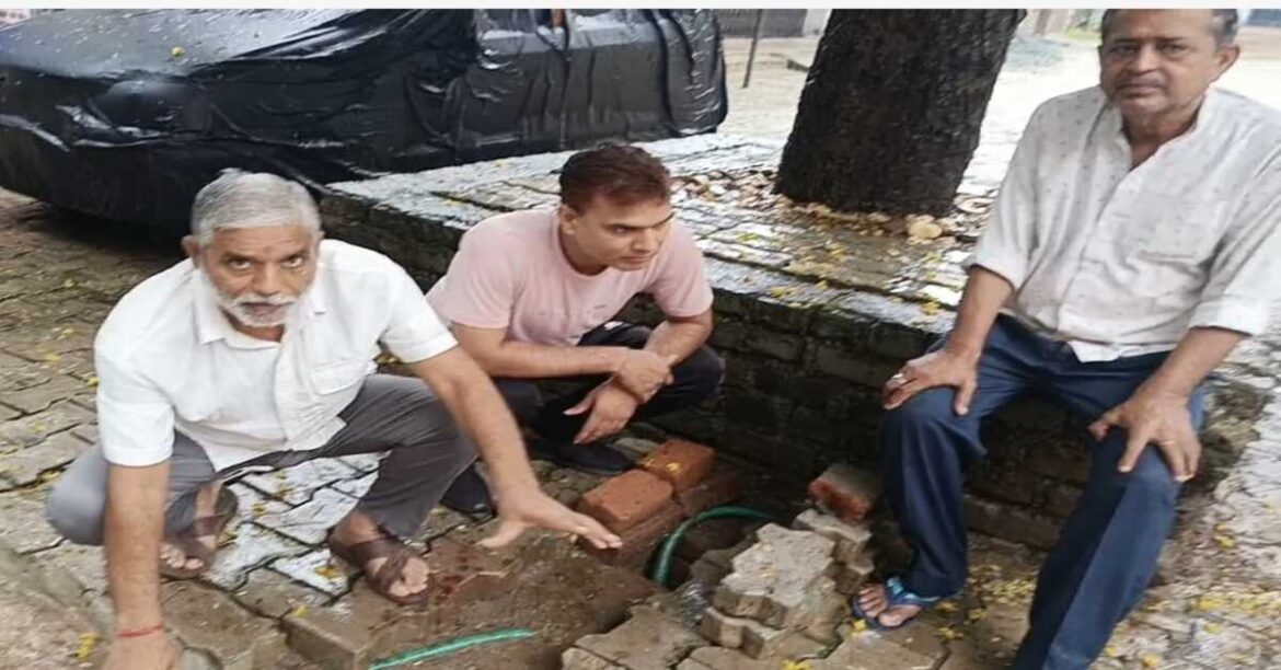 Jamshedpur News : डेड बोरिंग को वाटर हार्वेस्टिंग पिट में तब्दील करने का काम शुरू