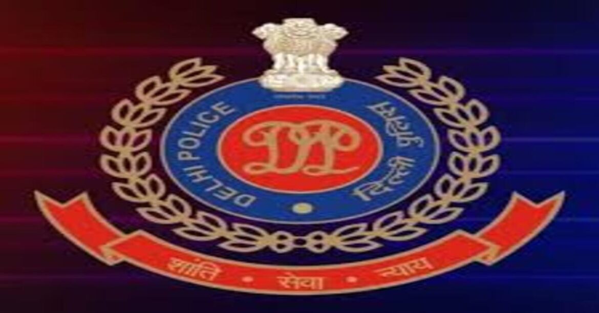 delhi-police (1) (1) Delhi : दिल्ली पुलिस की रोको-टोको रणनीति से पकड़े गए हथियार लेकर वारदात को अंजाम देने जा रहे बदमाश