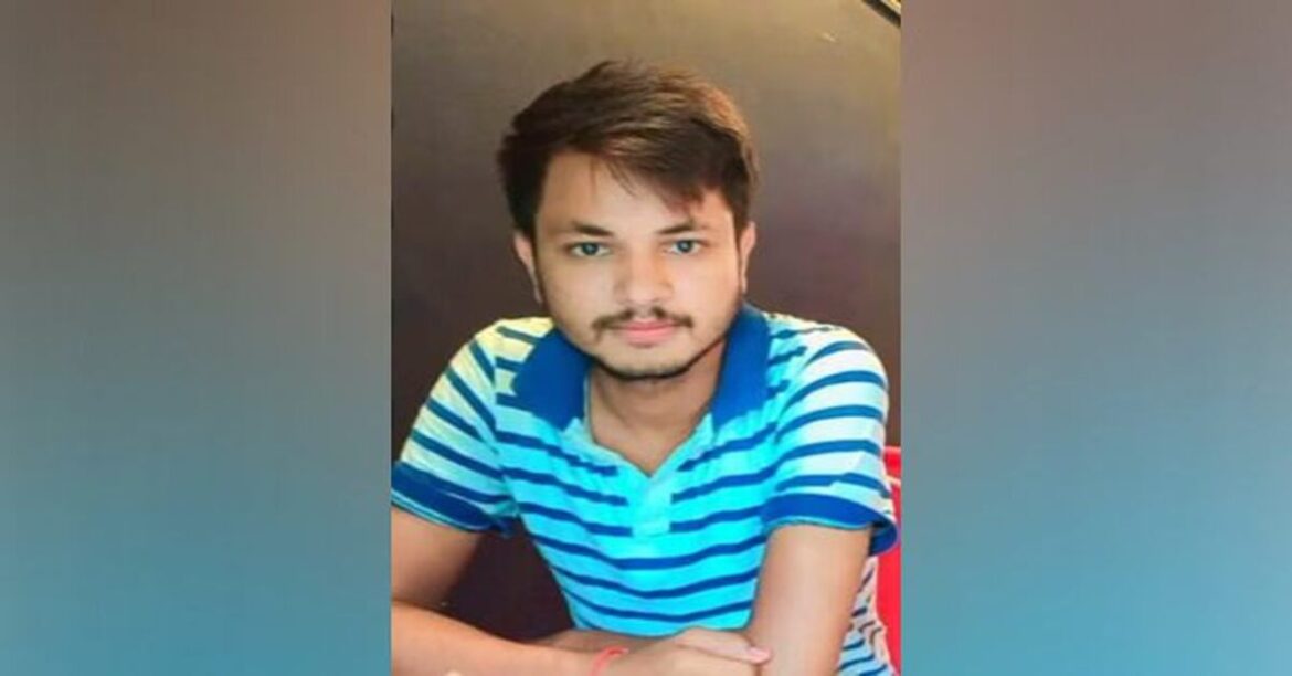 BTech student found hanging in room, emotional suicide note recovered from the scene